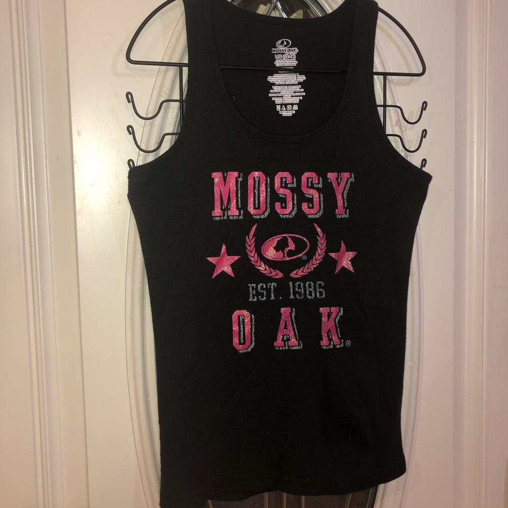 Large Mossy Oak black tank top